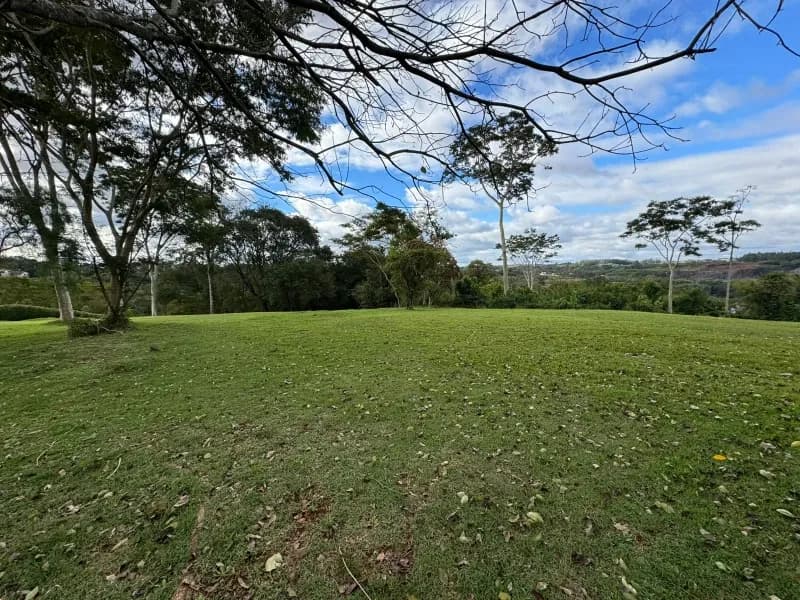 Terreno de 2.098 m² à venda em Hernandarias